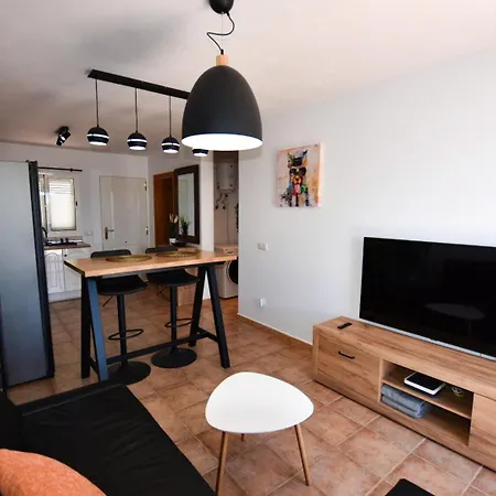 Book Jet - Sunny With Garden And Wifi Holiday home